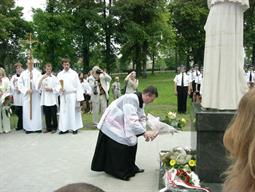 pomnik06_44